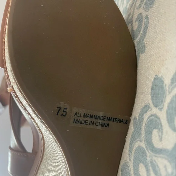 DV by Dolce Vita Desie Open Toe Wedge - Picture 5 of 5